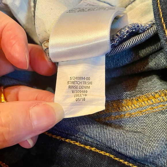 💥GAP True Skinny Dark Wash Mid-Rise Jeans💥 - Picture 8 of 13